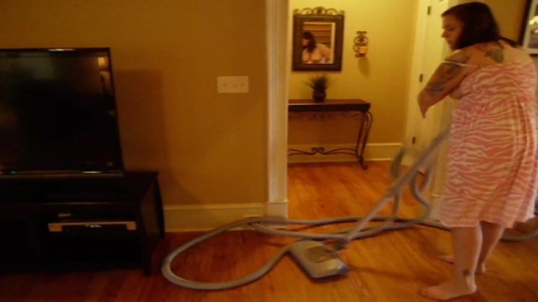 Sexy Amateurz: Vacuuming In a dress