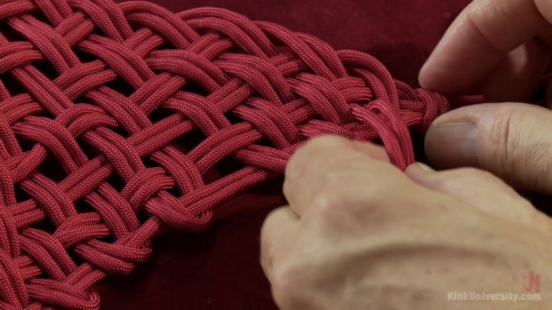 Kink University: Dekoratif esaret ve saç bağları