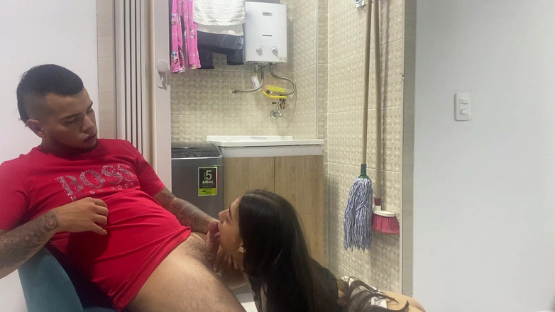 CamilaNova: Sora vitregă m-a sedus cu o fustă sexy și vrea să...