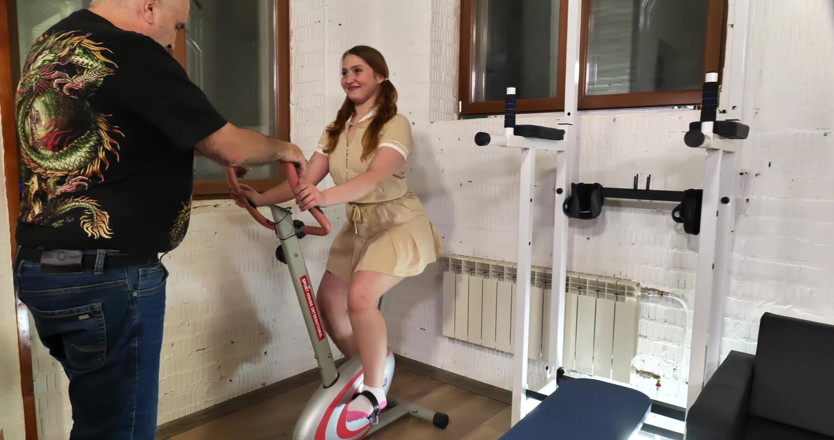 Oopsmodels: Lolly Bell mit Magicmanyu in sportlicher