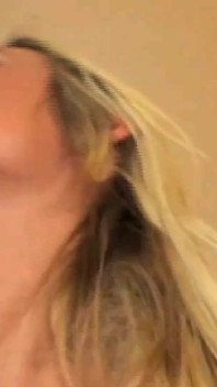 O blondă europeană sexy cu corp frumos este futută de un tânăr asiatic