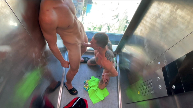 Falcon Al: Azgın komşum antrenmandan sonra beni asansörde yakaladı ve tutkuyla beni...