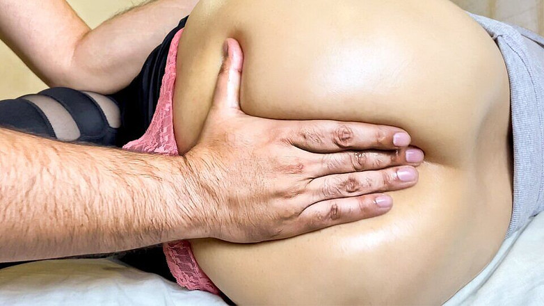 Faustina Pierre: Nevlastní dcera téměř zmeškala vlak, přísný nevlastní otec naplácá a...