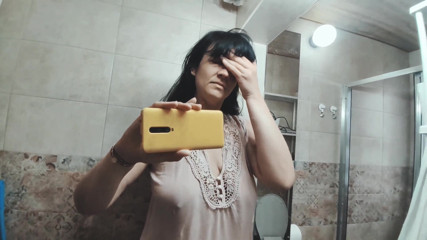 Hairy Homemade Amateur Orgasms: Писсинг в рот мужа - фетиш с унижением