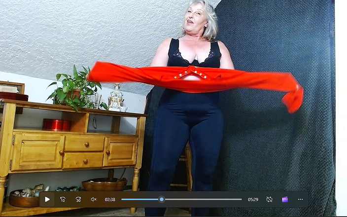 dawnskye1962: 1150 celana ketat dan tanpa celana dalam di pantat bahenol...