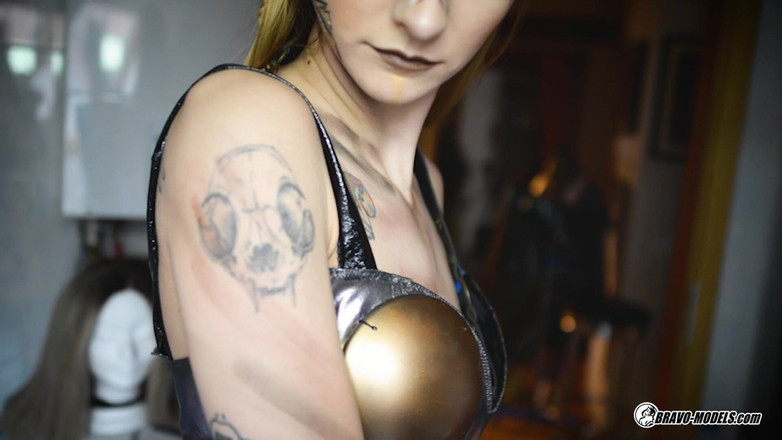 Bravo Sexy: Adelle Unicorn - Cosplay VR Obsah Backstages