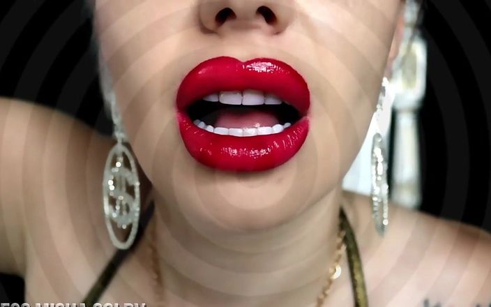 Goddess Misha Goldy: Entraînement à la dépendance des lèvres ! Elle se lave complètement le...