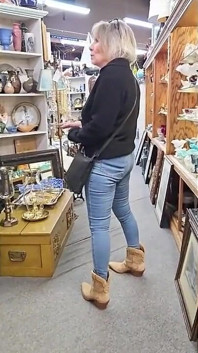 Seluar jeans ketat pada umur 70 tahun