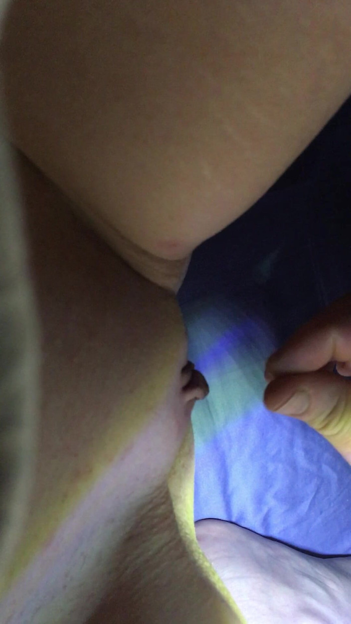 Smilis: カバーの下で居心地の良いディルド