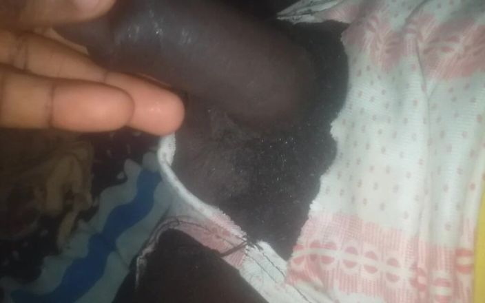 Badman4606: Ich habe ihn beim masturbieren in seinem zimmer erwischt.