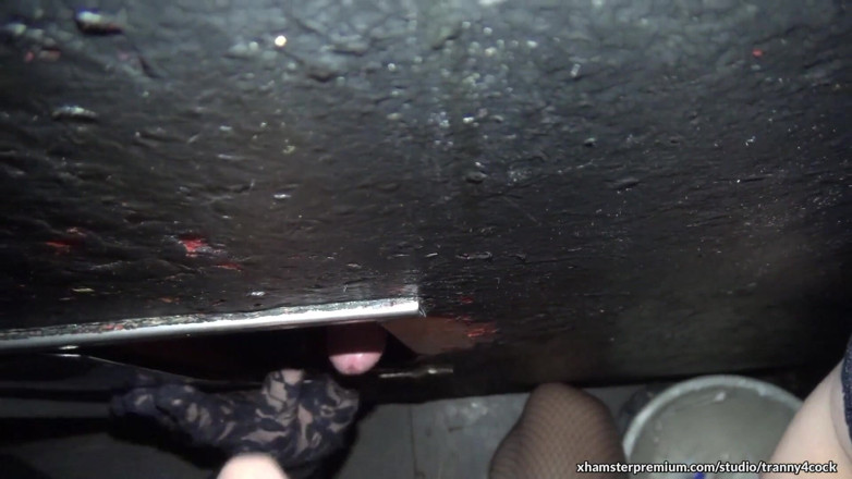 Tranny 4 cock: 9명의 자지를 빨아주는 Susan