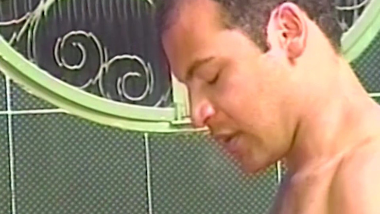 SEXUAL SIN GAY: Gays latins, scène - un couple latino 1_Hairy baise sous la douche