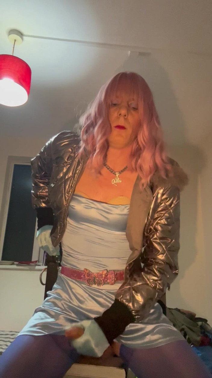 Jessica silk: Jess Silk Rides Her Dildo