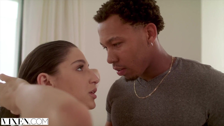 Vixen: VIXEN - Abella Danger se fait enfermer et baise passionnément avec...