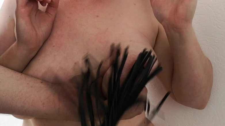 Bouncy Tits Action: Mi filma e intasa i miei capezzoli