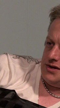 Amarna Miller, rödhårig slampa & Max Deeds gör cuckold scen