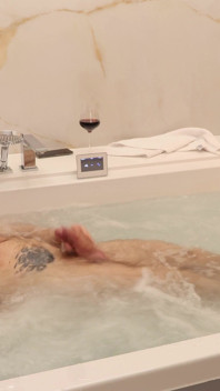 Hairy Muscle Stud: Luxury Jacuzzi Strip & Raw Jerk off - 4K Bodybuilder Solo