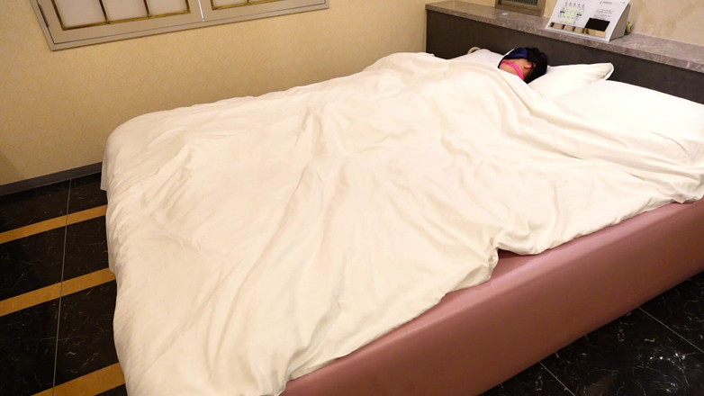 ushirosugatanomiki: संयम और वाइब्रेटर सम्मिलन के साथ रात बिताएं