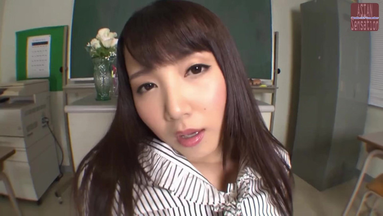 Studio JAV Launcher: Ayaka Tomoda - neckt sie mich? die strumpfhosen-büroschönheit, über die jeder mann...
