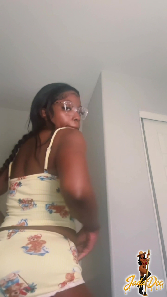 Jadadee: Shaking Ass Like a Good Little Slut
