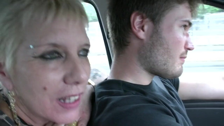 HPG Production: Une blonde excitée de 60 ans se fait baiser dans la...