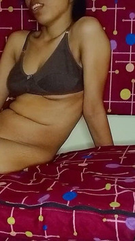 打手枪，精油按摩和在床上做爱，让她如愿
