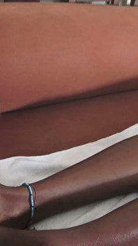 Solletico con vibratore lesbico ebano
