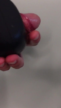 Prima dată cu un vibrator Ring Stroker