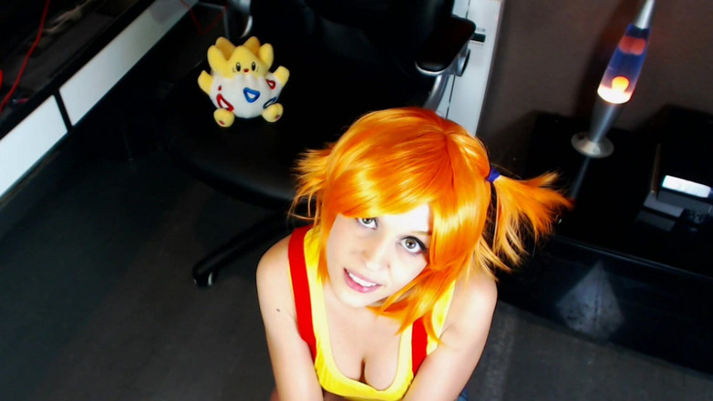 Candystart Videos: Misty Cosplay avsugning. POV &amp; ögonkontakt