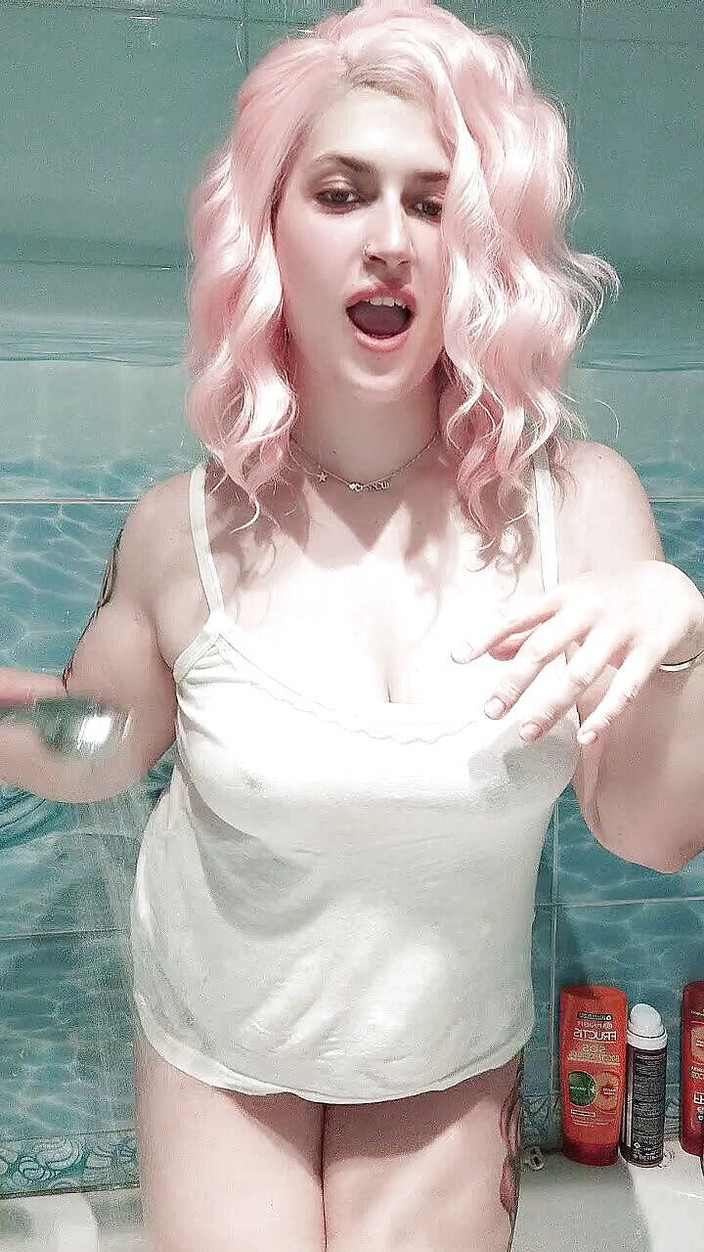 Aurae Wynfaren: 샤워 중 즐거운 시간