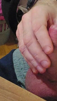 Handjob ayam yang bagus dengan bola besar