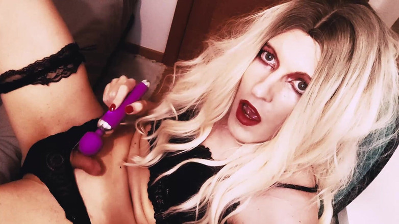Leona Incubo: Sexy sekretärin neckt dich und kommt mit einem vibrator