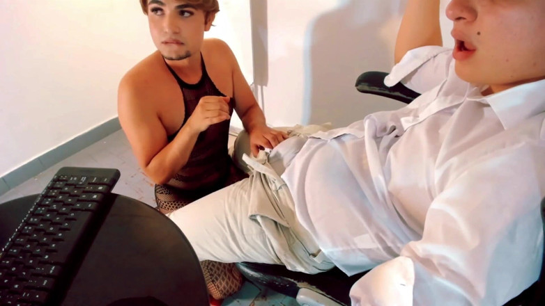 Tomas Styl: Eu tenho minha maricas favorita bem vestida, eu a chamo...