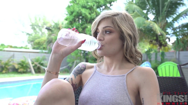 Filthy Kings: Une débutante blonde sexy et coquine se fait baiser en...