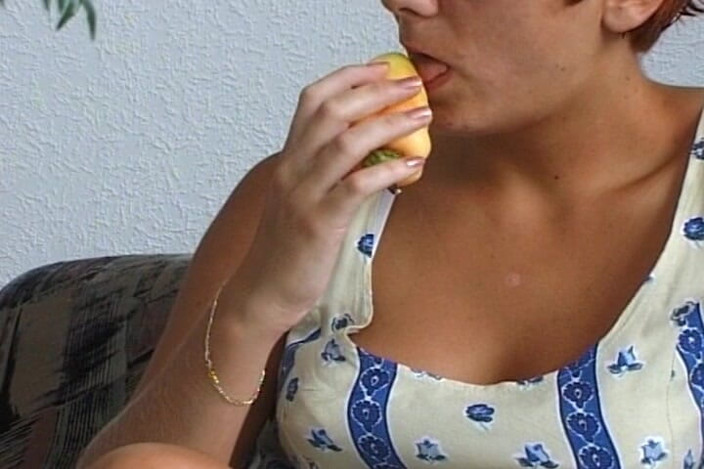 German amateur couples: Toto je sólo sezení s německou holkou, která používá svou...