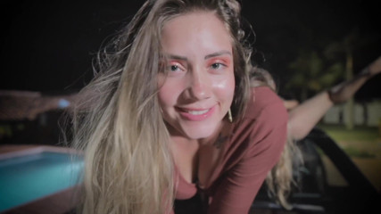 Sara films: Pipì sul divano