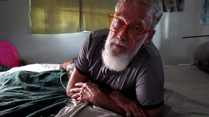 Mr hairy gardener: 18歳の処女を奪う