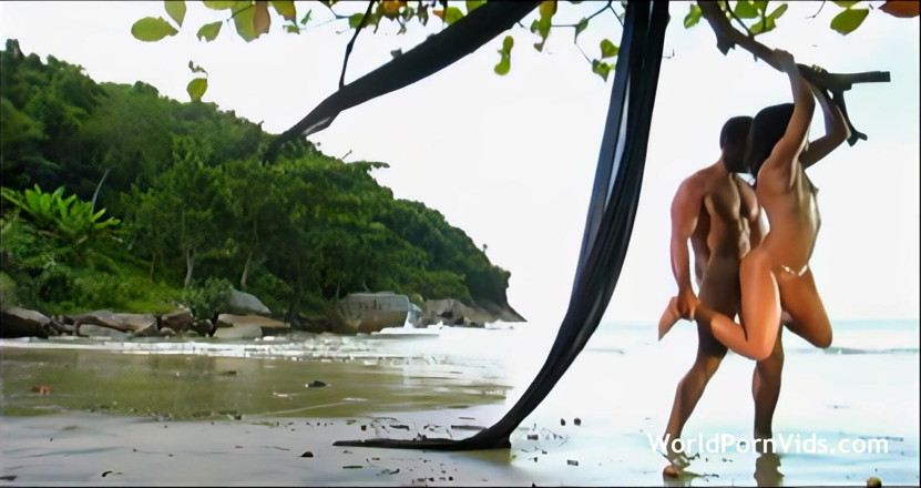 Selected worldwide porn: Intense fucking on the tropical beach