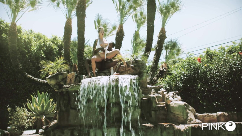 Pinko Club: Марика Водная Богиня обманута американским чёрным петухом