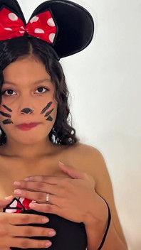 Minnie Ratinho Escapou De Um Livro De Histórias Para Comer Um Pau