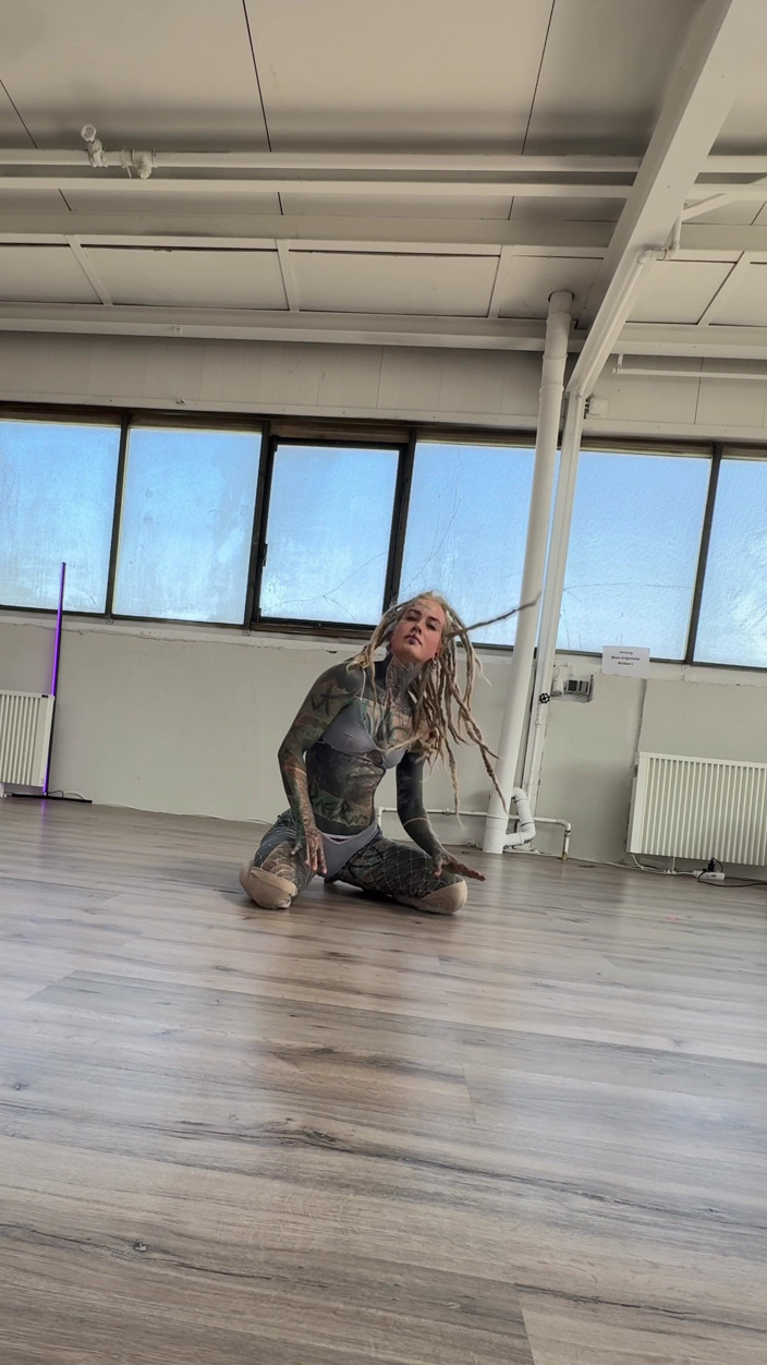Anuskatzz: Do You Like My Dance for You? Follow Me for...