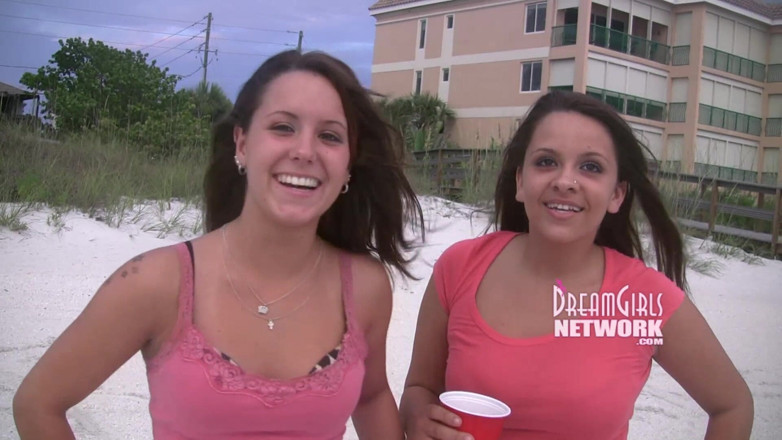 Dream Girls: Vacationers flash on a common beach
