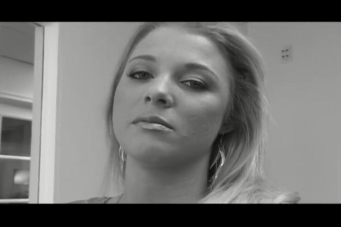 Black Sinner: Sexy blonďatá děvka ošukaná velkým černým pérem