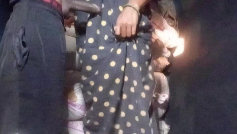 hotKamal2026: Abang tiri kampung desi India berkongkek keras dengan adik berdiri...