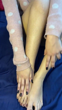 继姐妹的热辣朋友 Riya 来到我家，她的大胸部让我骨头 - 印度德西胸部按压和啪