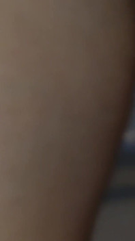 Amateur-mutter macht yoga nackt, behaarte muschi, dicker arsch, dicke titten.