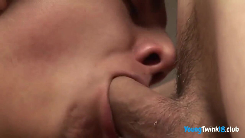 Sam Cox 18: Велику дупу twink відтрахали так сильно без презерватива