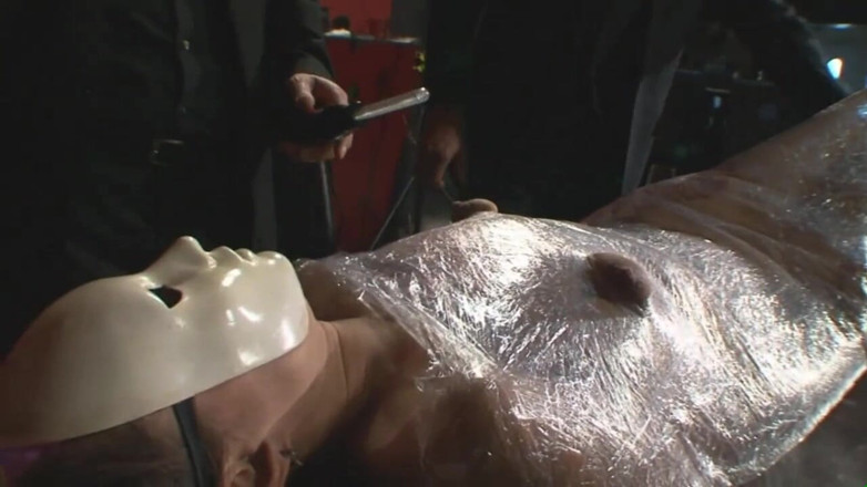 Absolute BDSM films - The original: Grilletes de piernas dominantes envueltas en papel de aluminio