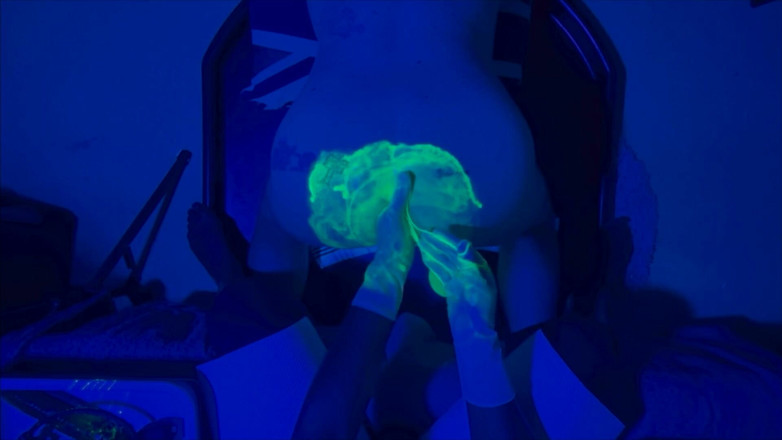 Sir fist a lot: Castigo anal ultravioleta