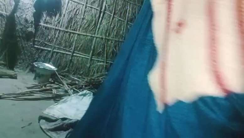 Bk Vlogs: villaggio bhabhi scopa in casa da hasband